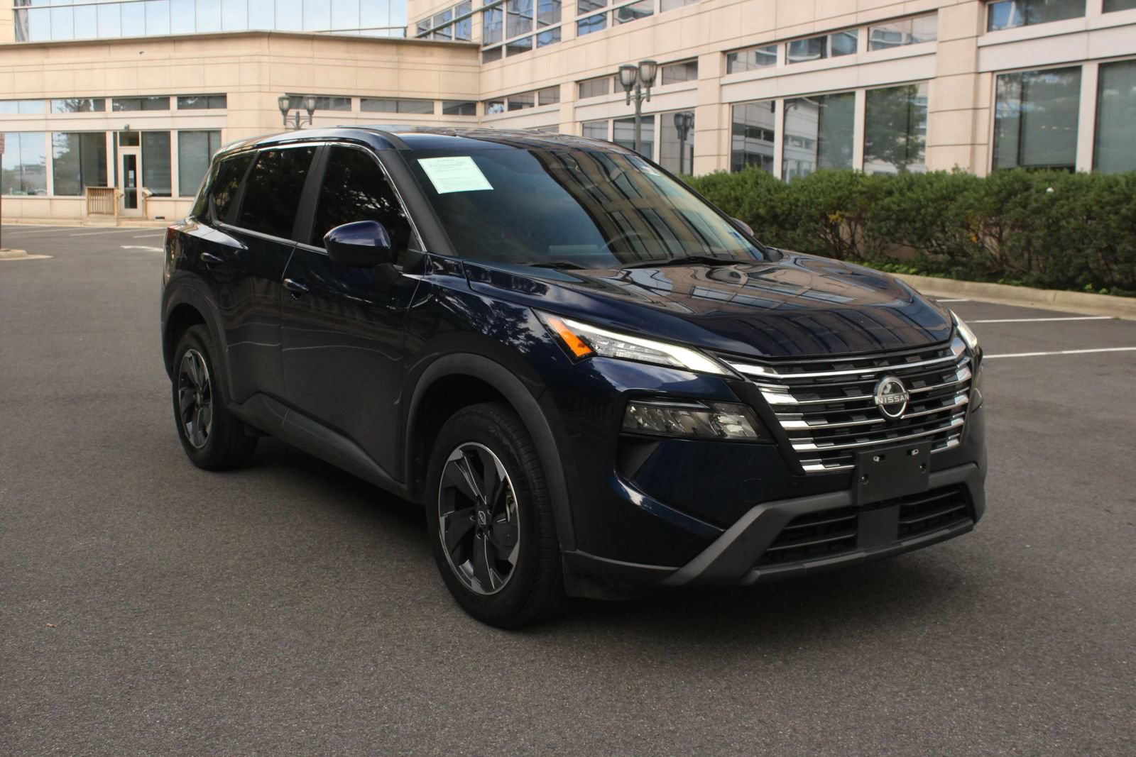 Used 2024 Nissan Rogue SV AWD/4WD image 1