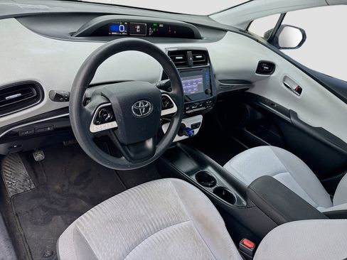 Used 2016 Toyota Prius Two image 7