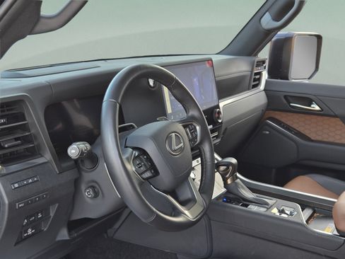Used 2025 Lexus GX 550 w/ Accessory Package (Z1) AWD/4WD image 11