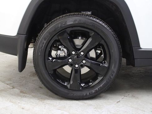 New 2025 Jeep Grand Cherokee Altitude image 33