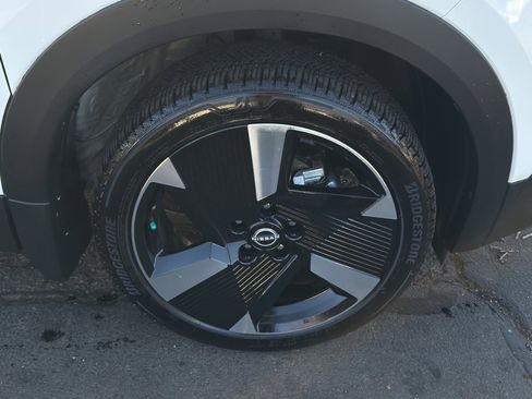 Certified 2025 Nissan Kicks SR image 9