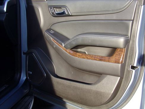 Used 2016 Chevrolet Suburban LT image 78