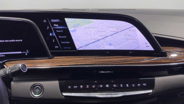Used 2024 Cadillac Escalade Luxury RWD image 28