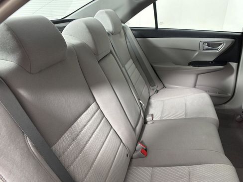 Used 2015 Toyota Camry LE FWD image 18