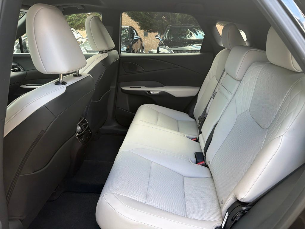 Certified 2024 Lexus RX 350 Premium w/ Kick Sensor & Tow Package AWD/4WD image 21
