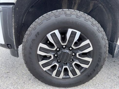 Used 2025 GMC Sierra 2500 Denali Ultimate image 5