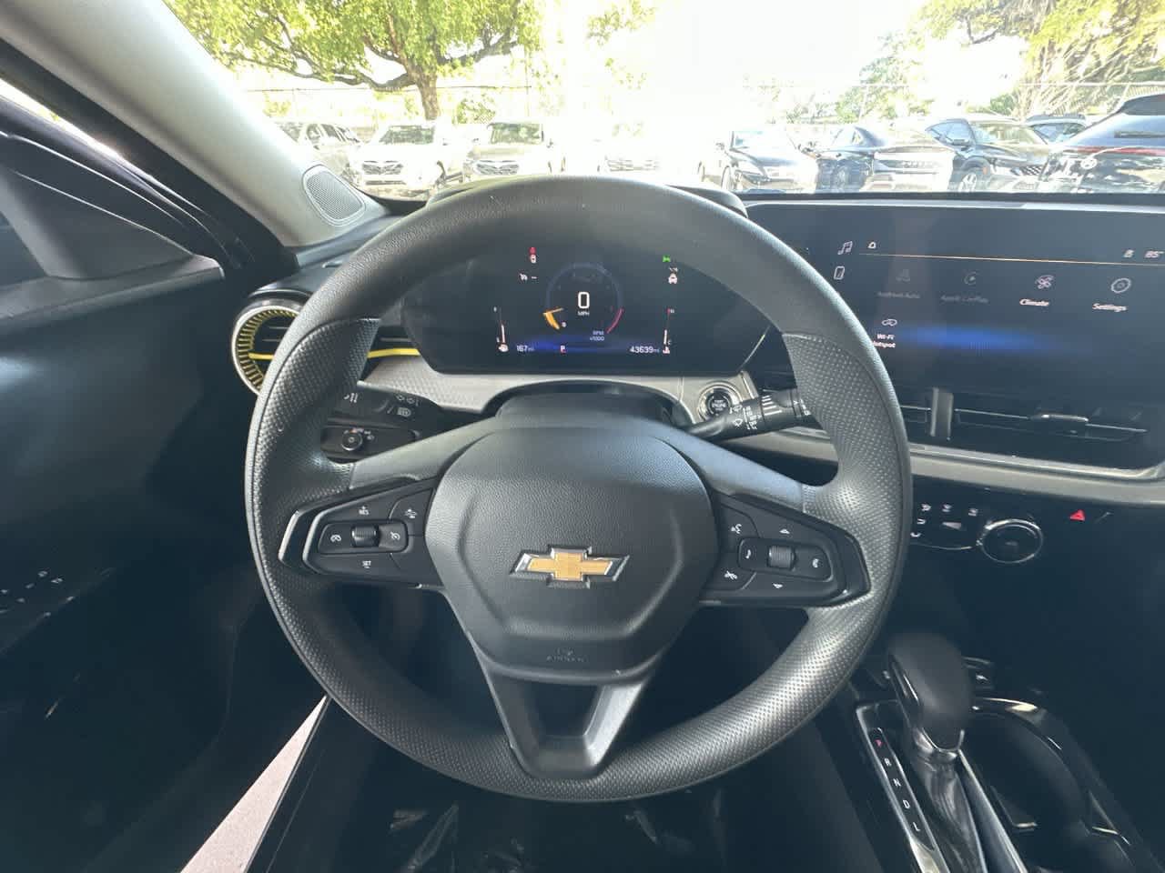 Used 2024 Chevrolet Trax LT FWD image 15