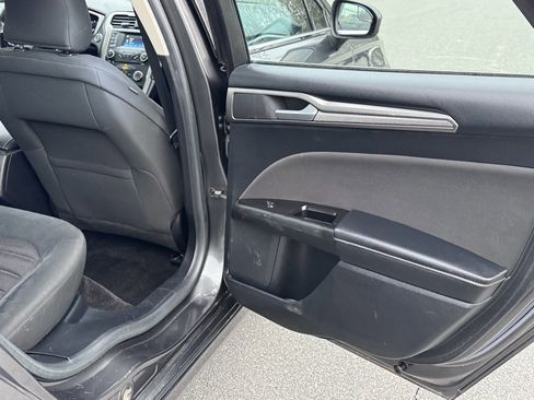 Used 2017 Ford Fusion SE image 15