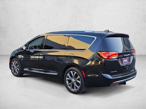 Used 2017 Chrysler Pacifica Limited w/ UConnect Theater Package image 8