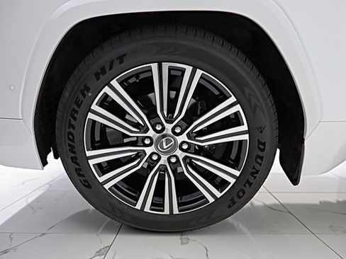 Used 2025 Lexus LX 700h Luxury AWD/4WD image 37