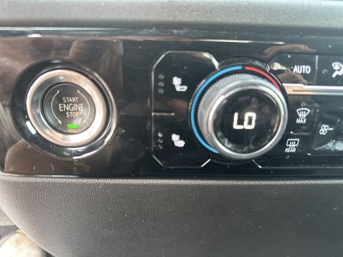 Used 2023 Chevrolet Silverado 1500 LT AWD/4WD image 19