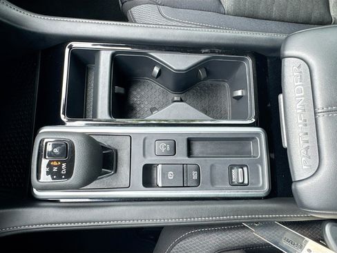 Used 2025 Nissan Pathfinder SV FWD image 21