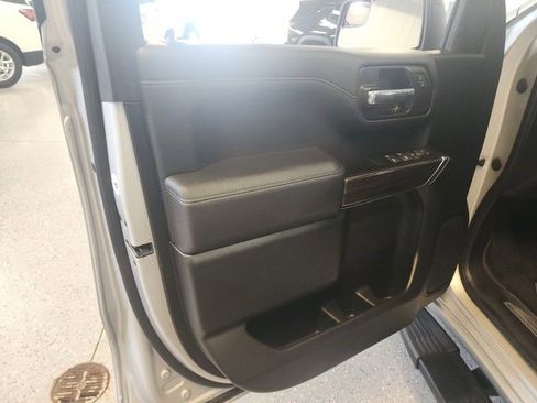 Certified 2022 Chevrolet Silverado 1500 RST image 8