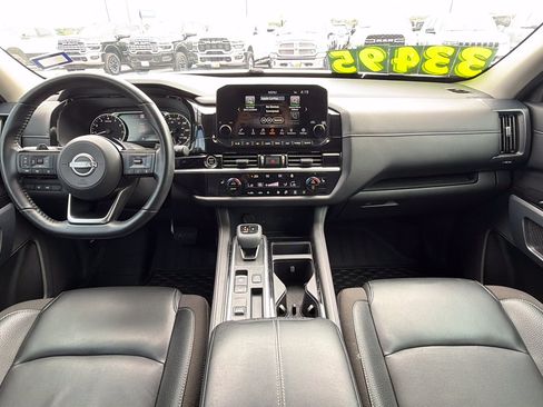 Used 2024 Nissan Pathfinder SL FWD image 23