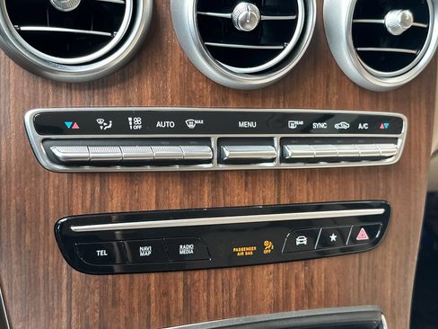 Certified 2022 Mercedes-Benz GLC 300 w/ Premium Package Lite image 28