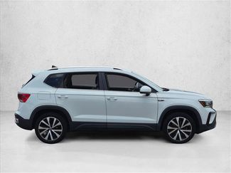 Used 2023 Volkswagen Taos SE w/ Panoramic Sunroof Package FWD video 4