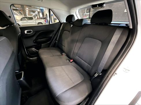 Used 2020 Hyundai Venue SE FWD image 15