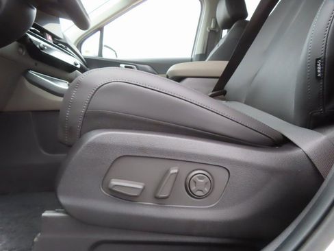 New 2026 Kia Carnival LXS image 9