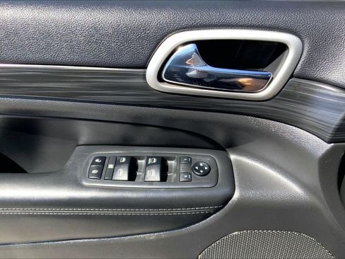 Used 2019 Jeep Grand Cherokee Altitude RWD image 32