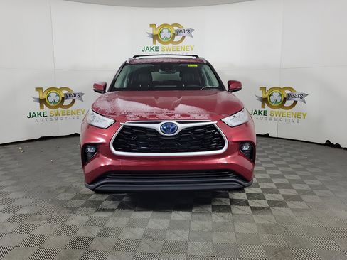 Used 2023 Toyota Highlander XLE image 2