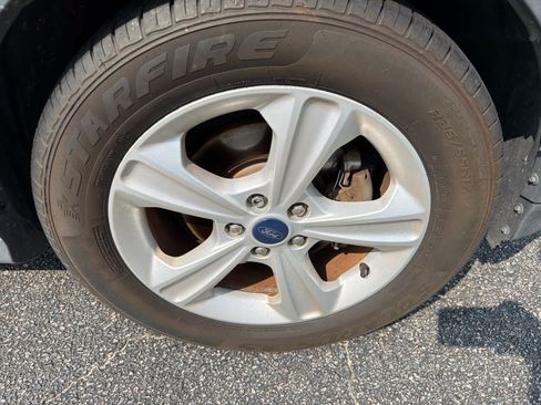 Used 2015 Ford Escape SE w/ Equipment Group 201A FWD image 29
