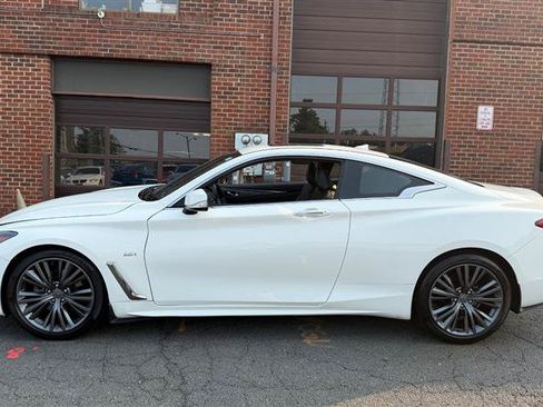 Used 2018 INFINITI Q60 2.0t w/ Moonroof Package RWD image 2