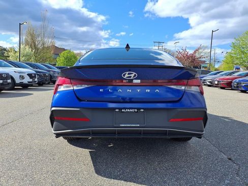 Used 2025 Hyundai Elantra Sport FWD image 6