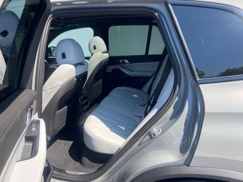 Used 2025 BMW X5 xDrive40i w/ Parking Assistance Package AWD/4WD image 11