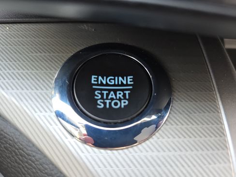 Used 2022 Ford Explorer XLT w/ Equipment Group 202A image 36