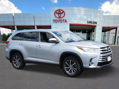 Certified 2019 Toyota Highlander XLE AWD/4WD image 2
