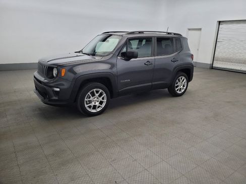 Used 2022 Jeep Renegade Latitude AWD/4WD image 2