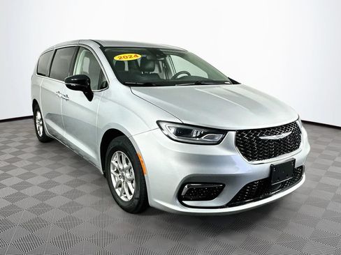 Certified 2024 Chrysler Pacifica Touring-L FWD image 2
