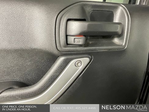 Used 2017 Jeep Wrangler Unlimited Rubicon AWD/4WD image 19