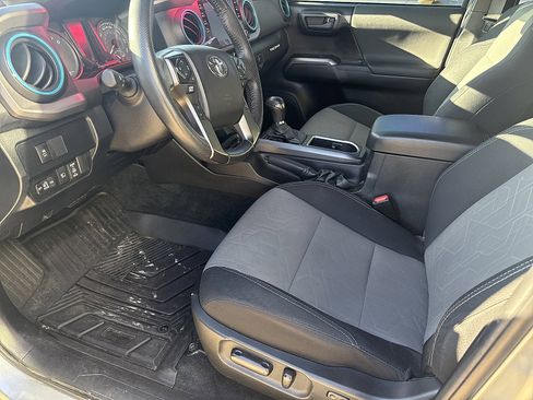 Used 2022 Toyota Tacoma TRD Off-Road image 13