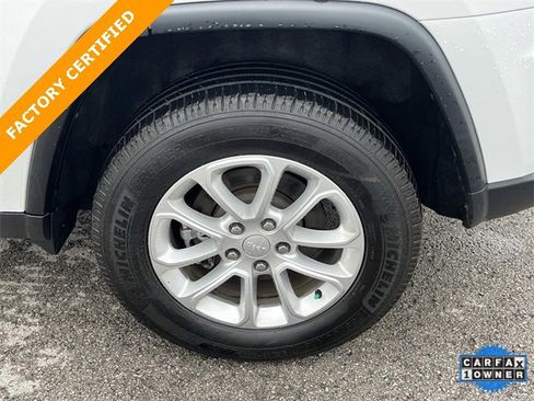 Certified 2022 Jeep Grand Cherokee Laredo E image 13