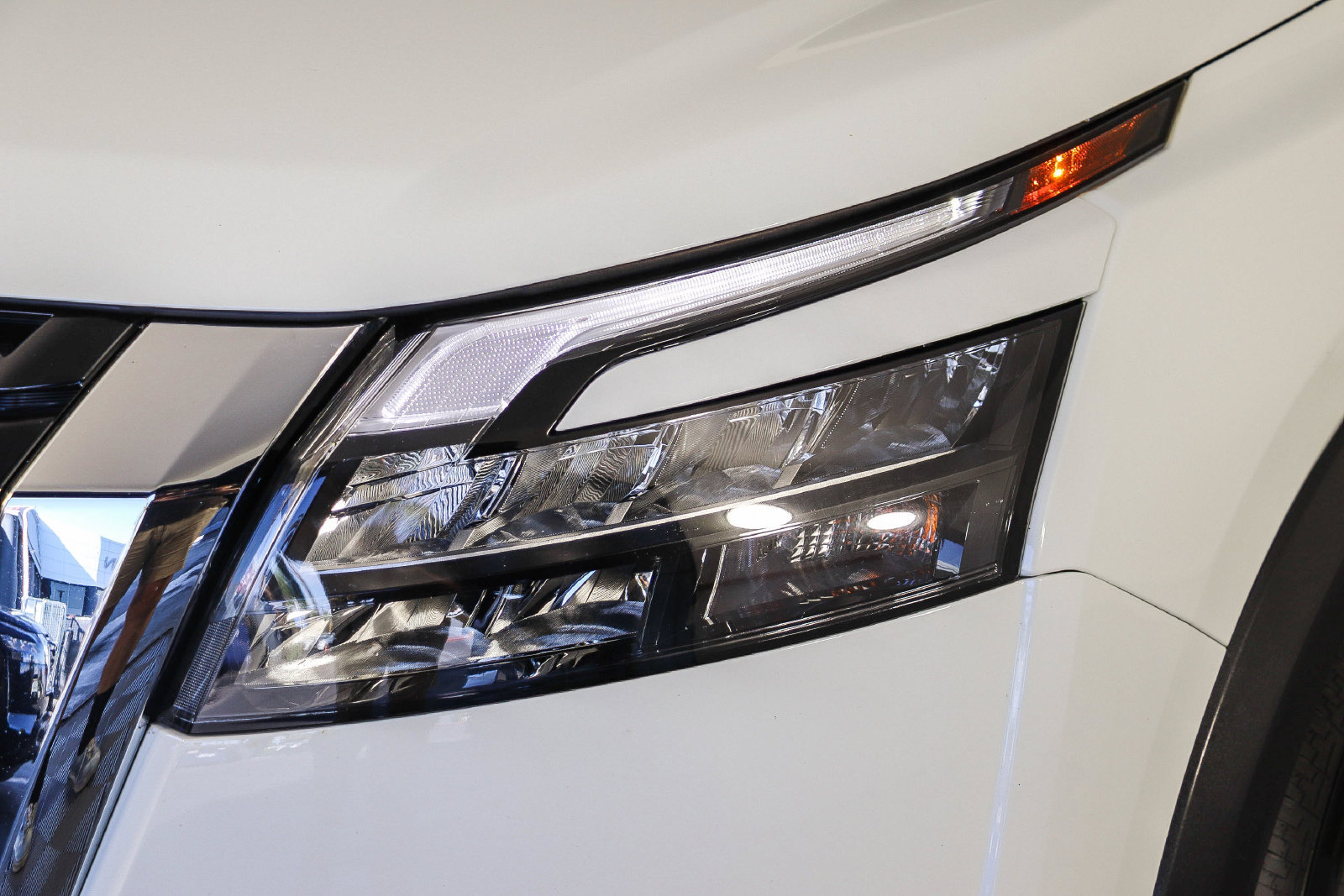 Used 2024 Nissan Pathfinder SV FWD image 4