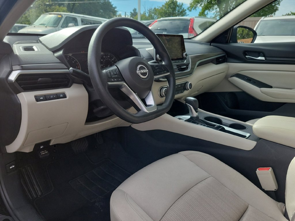 Used 2025 Nissan Altima 2.5 SV FWD image 22