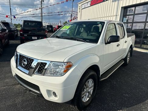 Used 2014 Nissan Frontier SV w/ SV Value Truck Package AWD/4WD image 4