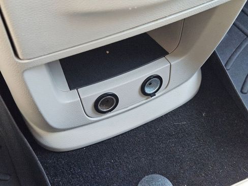 Used 2014 Chrysler Town & Country Touring image 26