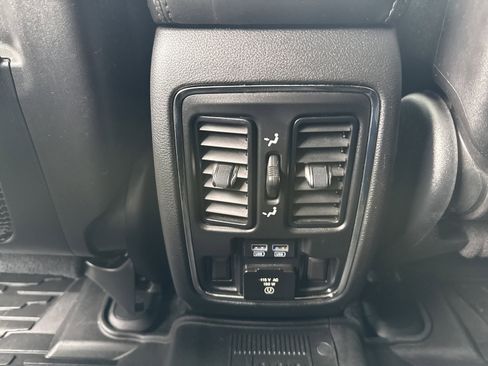 Used 2021 Jeep Grand Cherokee Limited AWD/4WD image 13