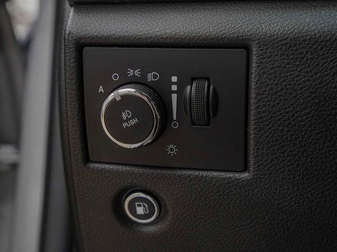 Used 2018 Jeep Grand Cherokee Limited image 21