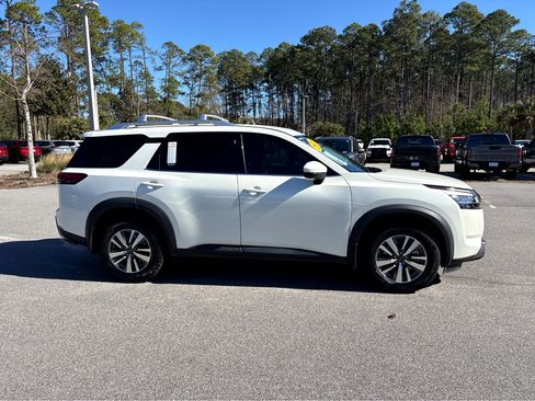 Used 2023 Nissan Pathfinder SL image 25