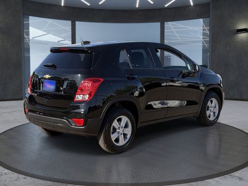 Used 2022 Chevrolet Trax LS w/ Tint and Cruise Package AWD/4WD image 6
