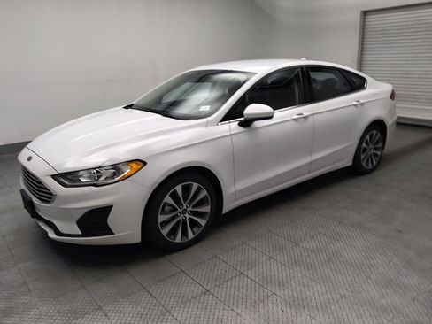 Used 2020 Ford Fusion SE AWD/4WD image 2