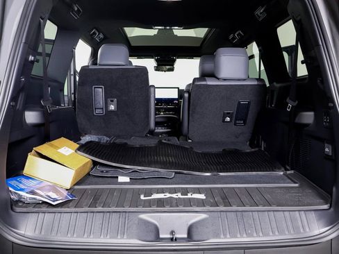 Used 2025 Lexus GX 550 w/ Accessory Package (2T) image 17