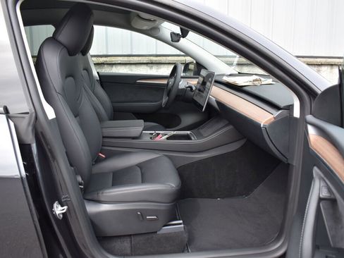 Used 2024 Tesla Model Y Long Range image 25