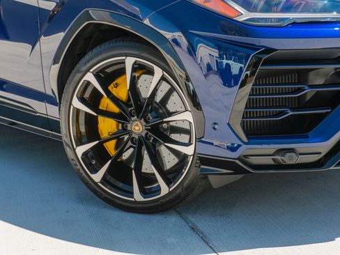Used 2021 Lamborghini Urus AWD/4WD image 30