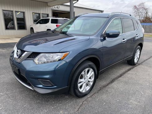 Used 2014 Nissan Rogue SV image 2