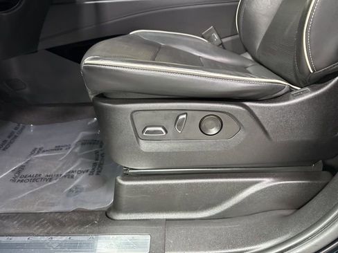 Used 2023 Cadillac Escalade ESV Premium Luxury image 8