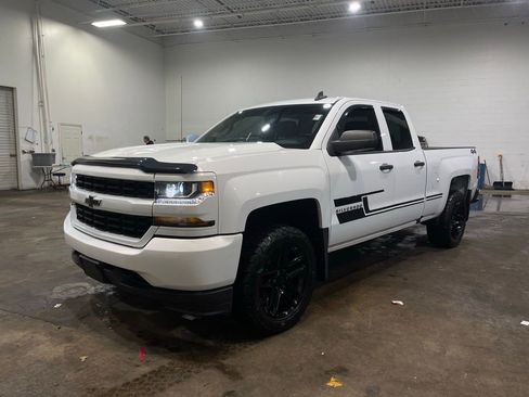 Used 2017 Chevrolet Silverado 1500 Custom w/ Custom Convenience Package image 3